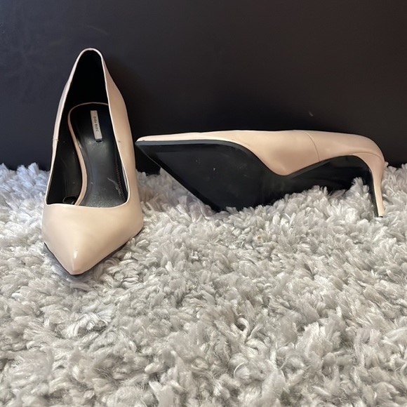 Zara - Picture 2 of 2